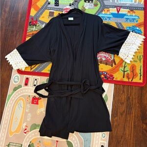 Comfy mommy maternity robe black with crochet trim